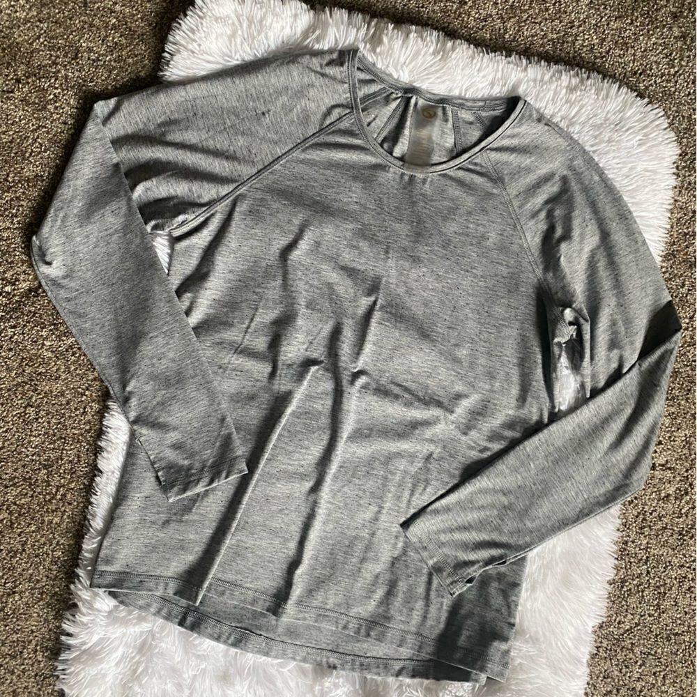 ‎SHAPE Activewear Athletic Top Gray Size Large